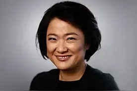 疫情时对中国一毛不拔，却大方捐美国6亿，如今在美的她怎么样图片