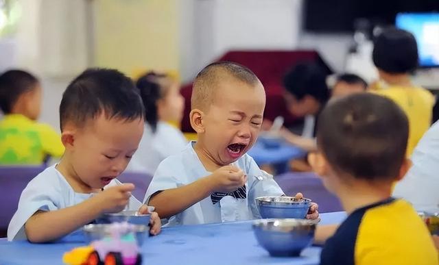 晚上一年幼儿园可能改变孩子一生轨迹，多大入园最好？关键看3点