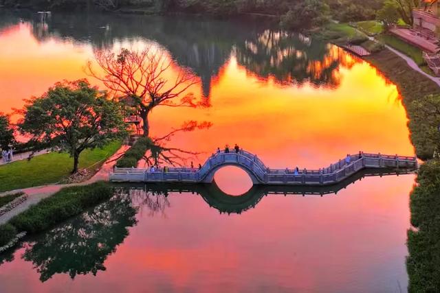 桂林：塔山红霞天地辉！