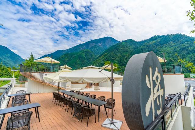 超凉快！走！住小院枕山风，做绵竹“山系青年”……