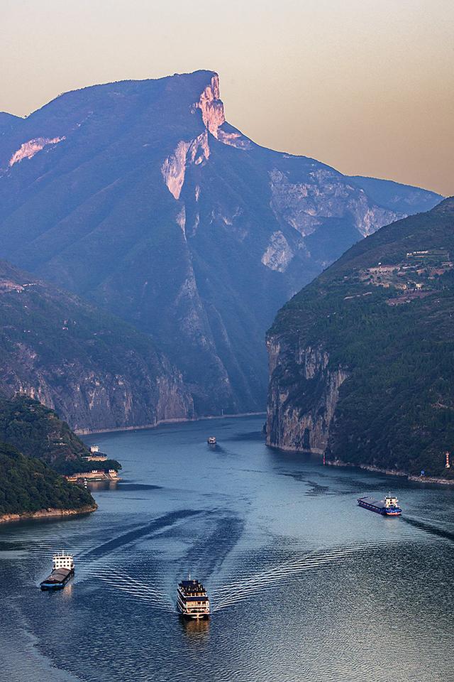 2024深秋四川行16 奉节县夔门大酒店 揽月楼凭栏夔门雄景入画来​