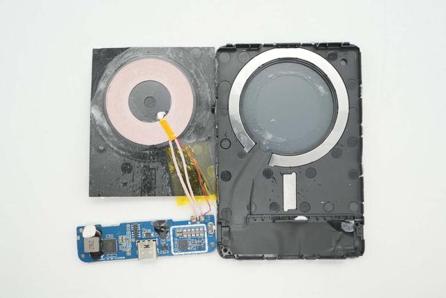 薄至8.7mm，轻松放进口袋，小米22.5W 5000mAh磁吸超薄充电宝拆解