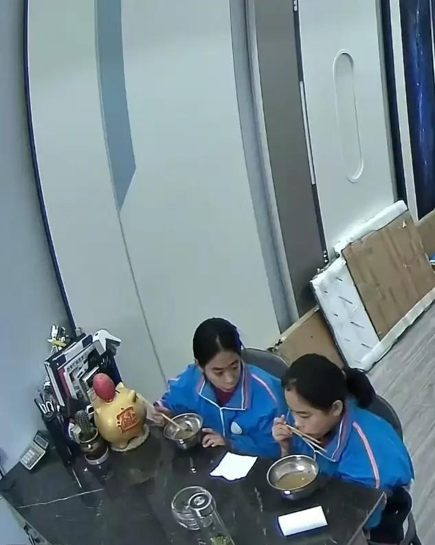 陕西12岁双胞胎姐妹失联后续：找到了，但舍不得揍，母亲情绪异常