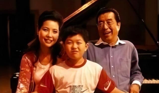 钱再多有什么用？87岁李双江一家4口的现状，给所有男人提了个醒