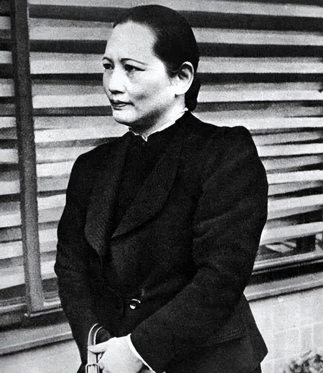 宋庆龄拒绝与孙中山合葬，坦言：她陪我53年，我答应要和她葬一起