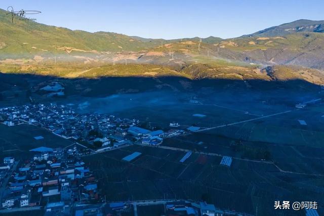 大理有个湿地很奇葩，水域面积少得可怜，路过的游客都看懵了