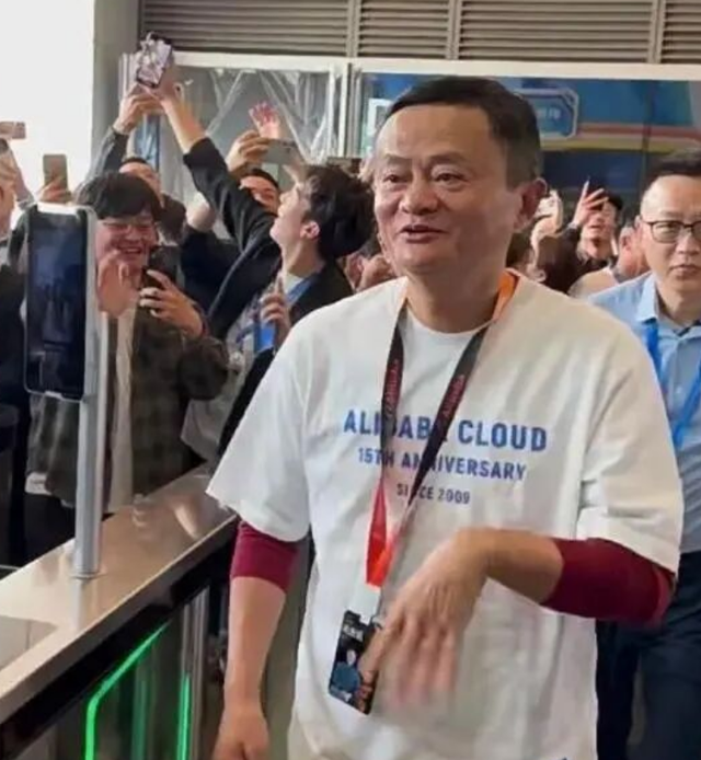 8000亿到2000亿再到4000亿：马云北京两度落泪，新棋局如何重写？