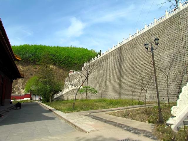 河南旅游：观中原大佛 赏神奇尧山纪行（图）