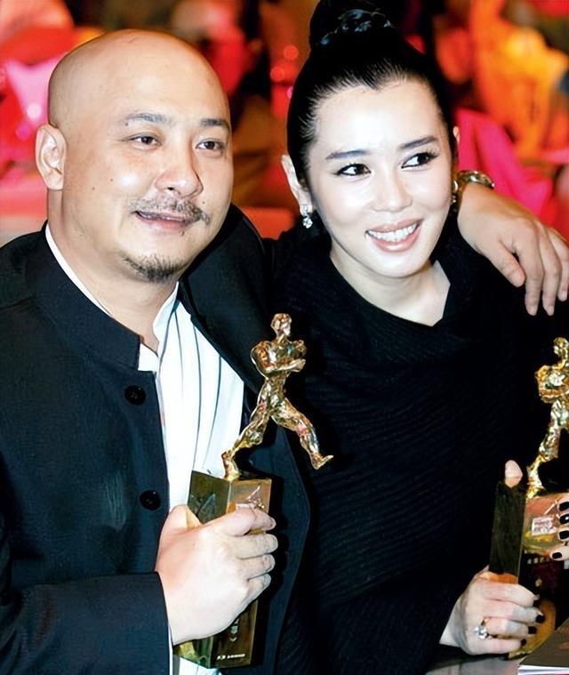 她和导演同居12年被抛弃，将黄渤亲到害羞，如今47岁身价40亿