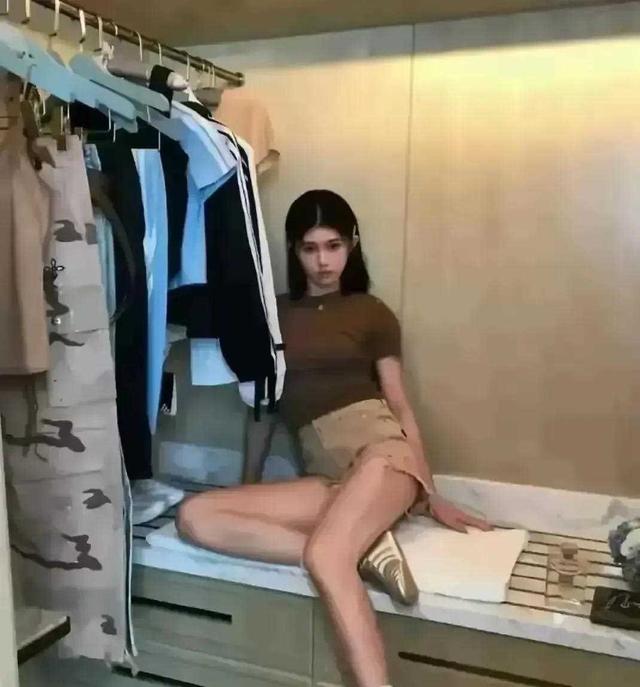 吴艳妮这身材也太哇塞了，就算是个女的看了都会动心，魅力动人。
