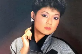 77岁“亚洲女歌王”，再唱《上海滩》惊艳全场：她晚年竟如此坎坷图片
