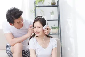 （完）我对着男友的白月光说，恭喜你回收了我不要的垃圾图片
