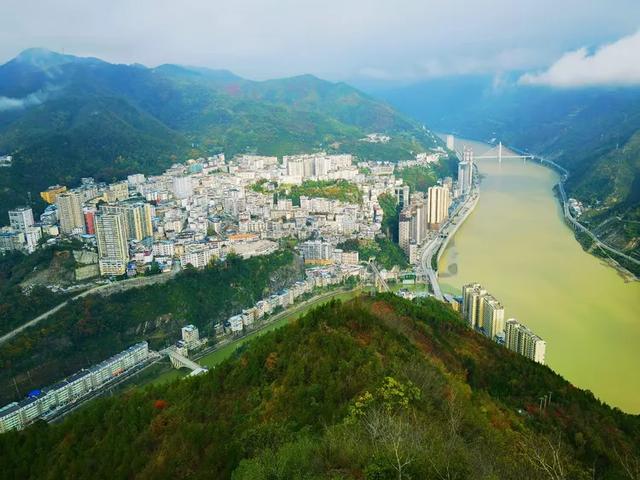 白河有座纱帽山