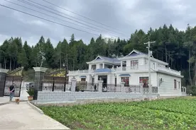 很多人回农村修建新房，说的是落叶归根，我觉得他们是相互攀比图片