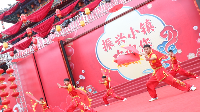 人潮涌动！振兴小镇国庆黄金周预演现场火爆