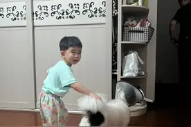 晰元成长日记：喝了金银花水再喝奶，不甜了，就说奶的味道不对。图片