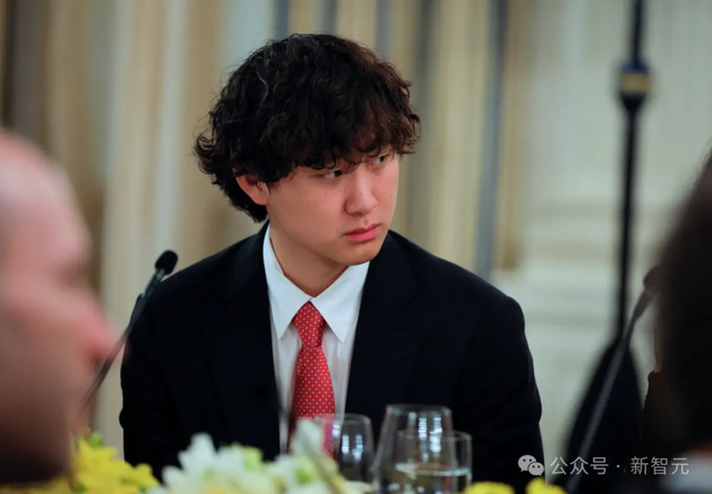 今天，特朗普闭门宴请了大半个硅谷的CEO，马斯克老黄没来