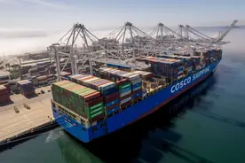 特朗普关税毒计先自伤，对中国船只强收费，美国石油先卖不出去了图片