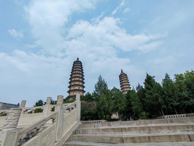 老太原了，第一次登上这个城市象征的“双塔”