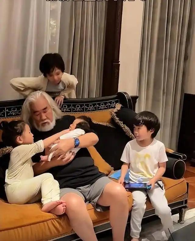 “牡丹花下死，做鬼也风流！	”74岁的张纪中完全活成了“笑话”！