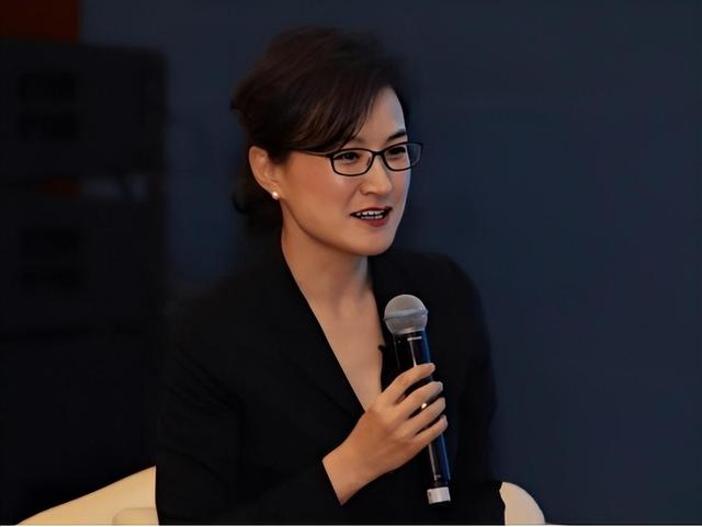被要求滚出主持界，沦为众矢之的的央视主持董倩到底做错了什么?
