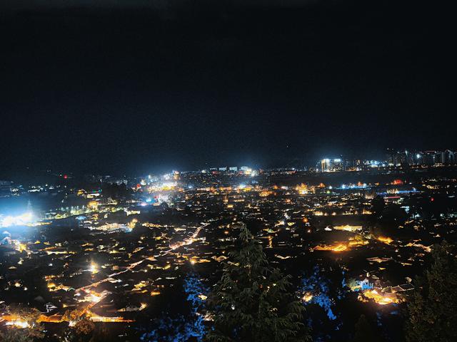 《七律·夜登丽江古城万古楼》