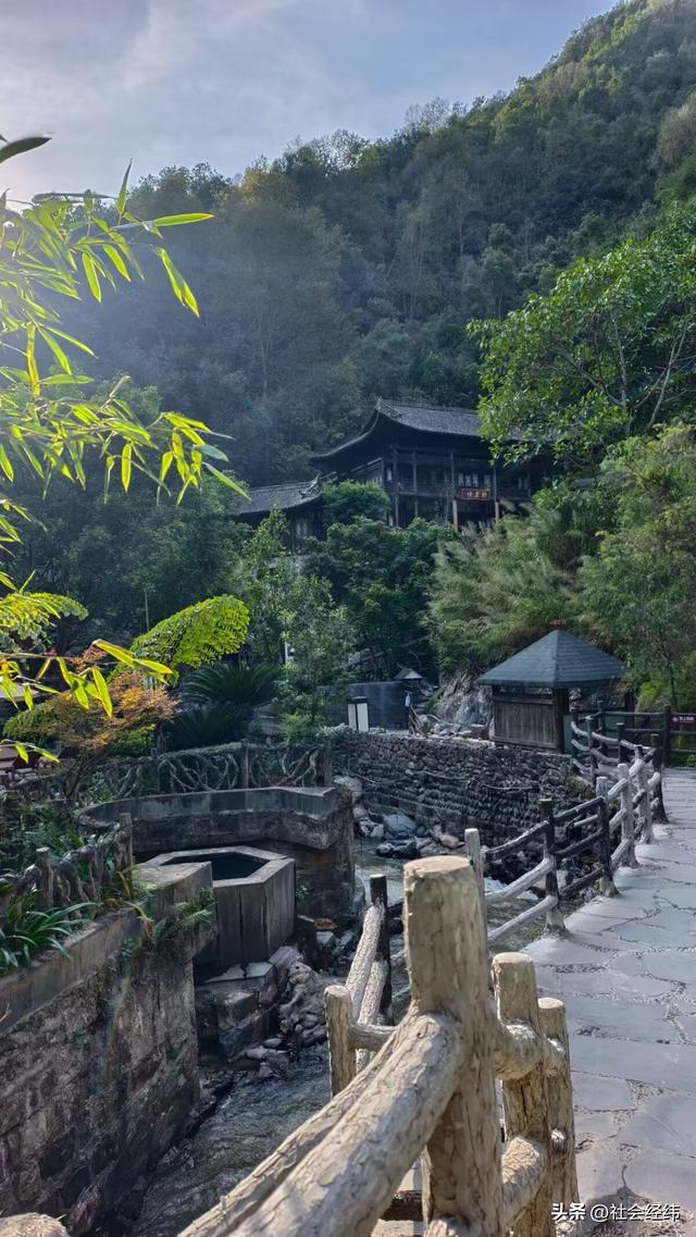 “千古沸腾百孔气”！腾冲热海，诠释国家 5A 火山温泉魅力