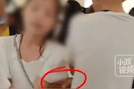 咸猪手！女子被揩油，跟踪发现多名女性被摸胸，画面流露 太恶心！图片