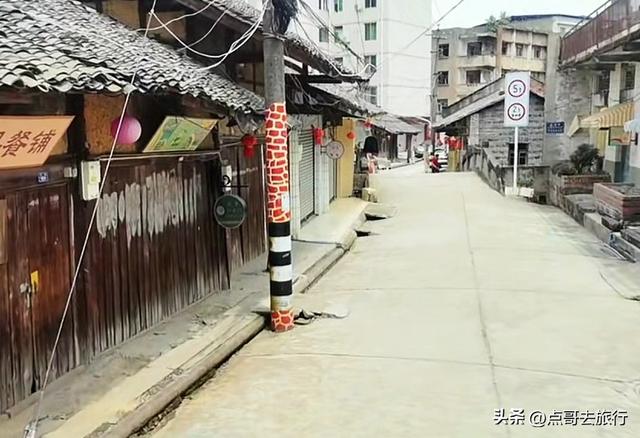 成都龙泉山下，最低调的古场镇，停留在80年前，公交车1元直达！