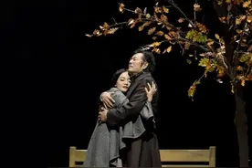 她和胡歌是同学，貌美如花从不炒作，丈夫位列全球亿万富豪榜图片