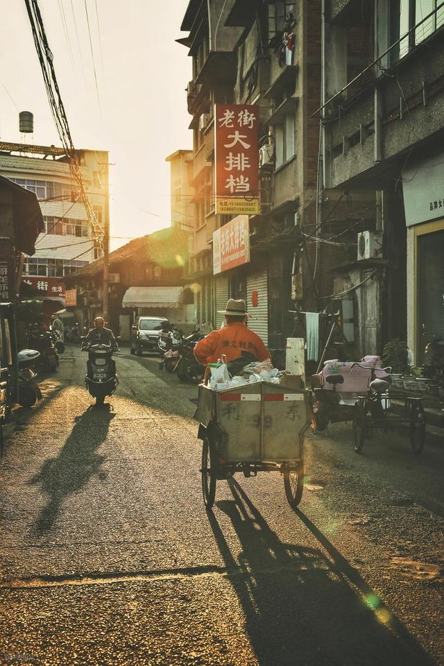 只为见一面！75 岁老人徒步寻友，背后细节太好哭