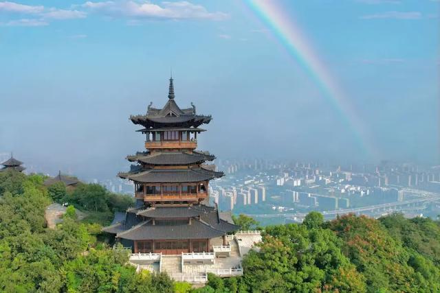 一扇望宸：生活在山水之间