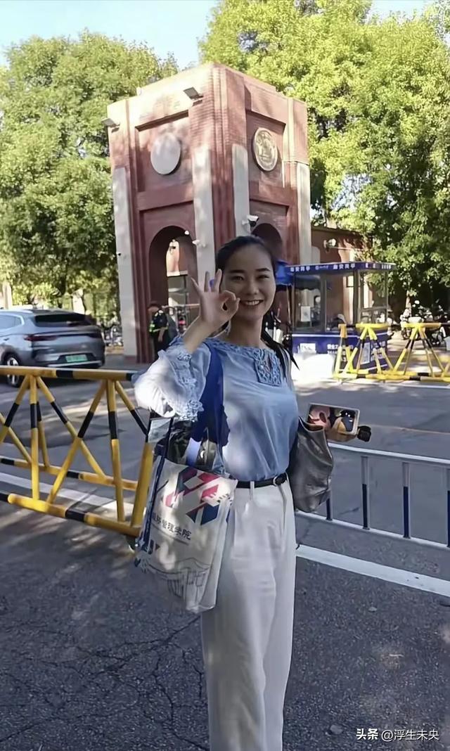 女民兵李思颖阅兵后回家才半天，又有一个新身份：河北工大研究生