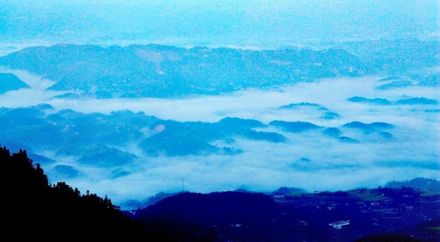神奇骆崃山 ， 99匹骏马想与你相见