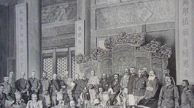 圆明园被烧毁160年后，专家打捞河道时，挖出一个罕见的文物