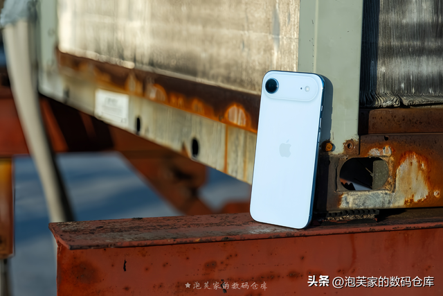 太薄了 折叠屏前瞻？港版iPhone Air体验 续航真不差 17plus青春版！