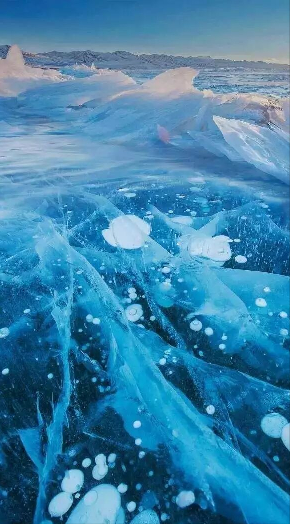 西藏冬日的冰湖仙境，堪比贝加尔湖！