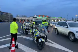 濮阳一孕妇大出血急需转院，郑州“铁骑”：放心，跟着我们走！图片