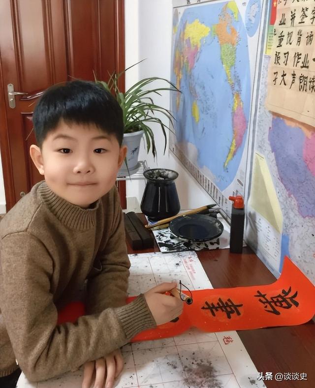 3岁上央视	，5岁登春晚，7岁就年薪百万，没想到现在却成了这样子