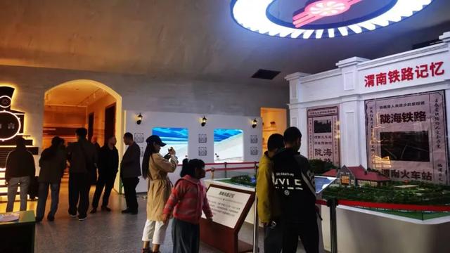渭南火车站旧址博物馆“双节”假期人气火热 成市民游客打卡新地标