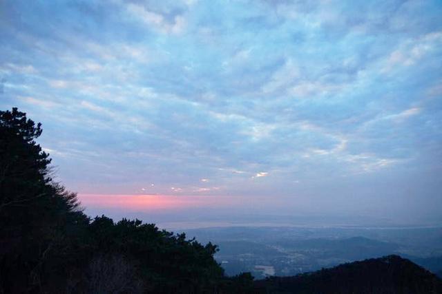 花45元庐山仰天坪看日出，日出“躲猫猫”， 鄱湖云彩却“炸场”了