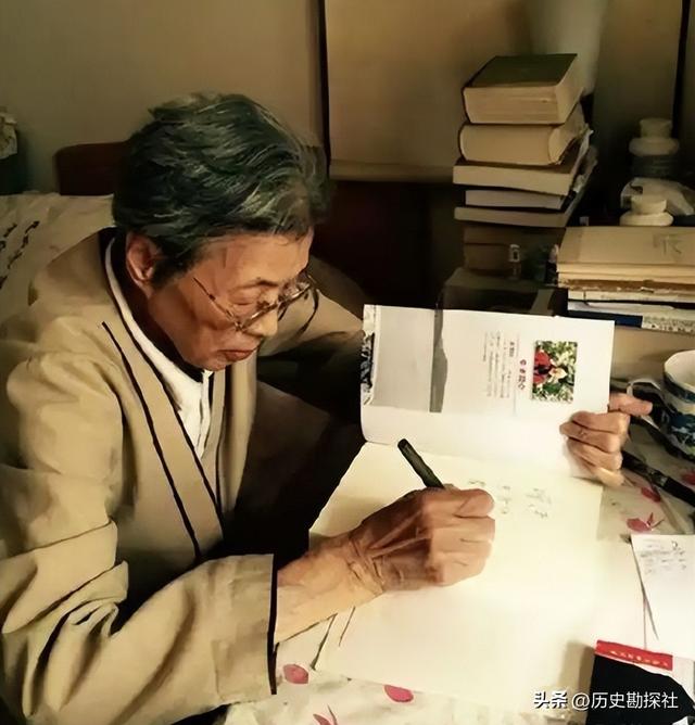 毛主席的机要秘书谢静宜有多美？长相清纯可爱	，当过北京市委书记