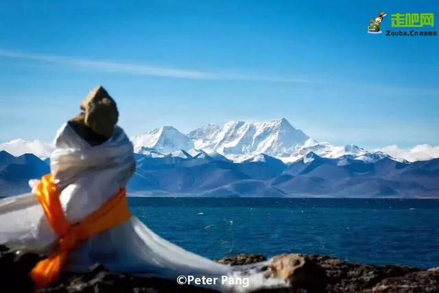 沙漠与湖泊相拥！西藏这片五彩沙丘美到犯规