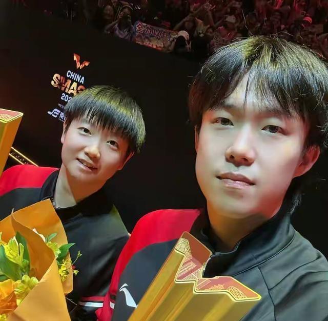 莎头组合3-0夺冠！赛后采访曝出盈球的关键，莎莎的反应绝了
