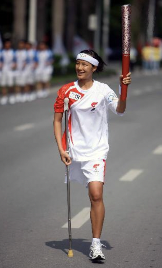 独腿女神拒绝卖惨：从残奥冠军到96万粉丝，她是残疾主播幕后推手