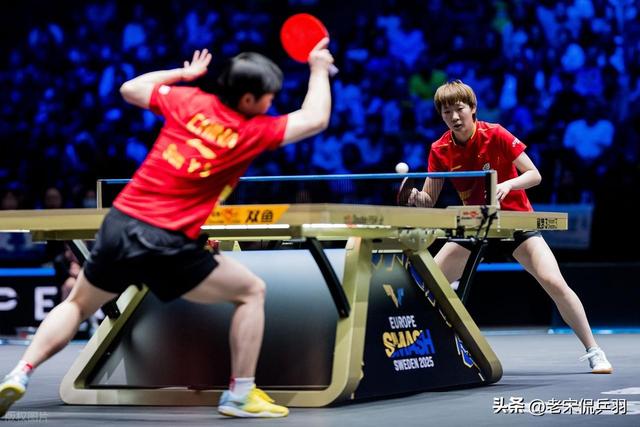 邓亚萍祝贺北京队获得全运会男团金牌