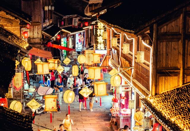 跟着《一路繁花2》打卡花溪~复刻姐姐们同款秋冬美景！