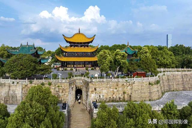 洞庭湖畔岳阳楼