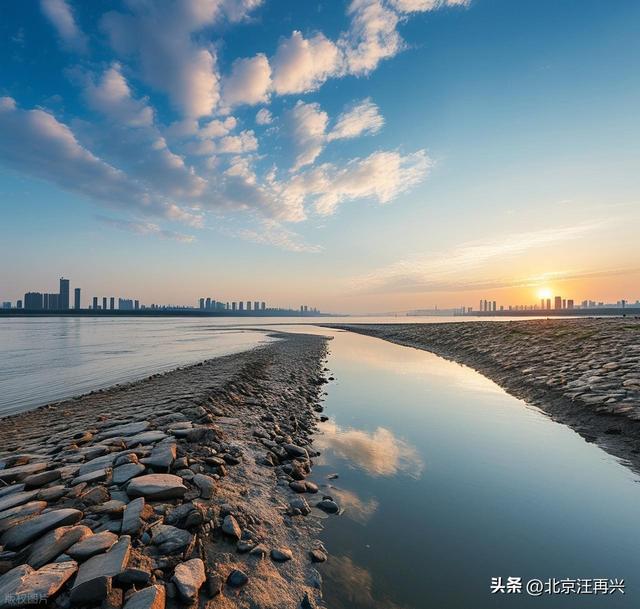 山高月小，水落石出，干枯的秋，到底美在何处