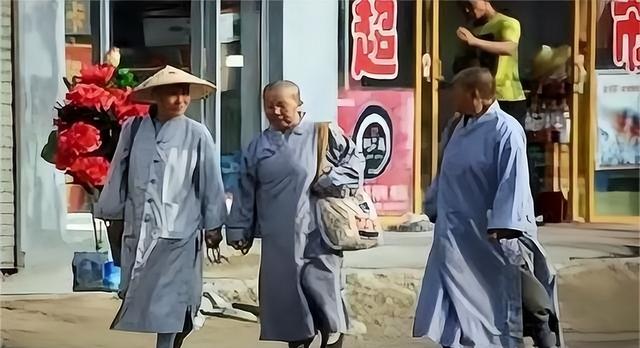太嚣张！浓妆艳抹饮酒作乐，五台山美貌“尼姑”何以如此放肆？